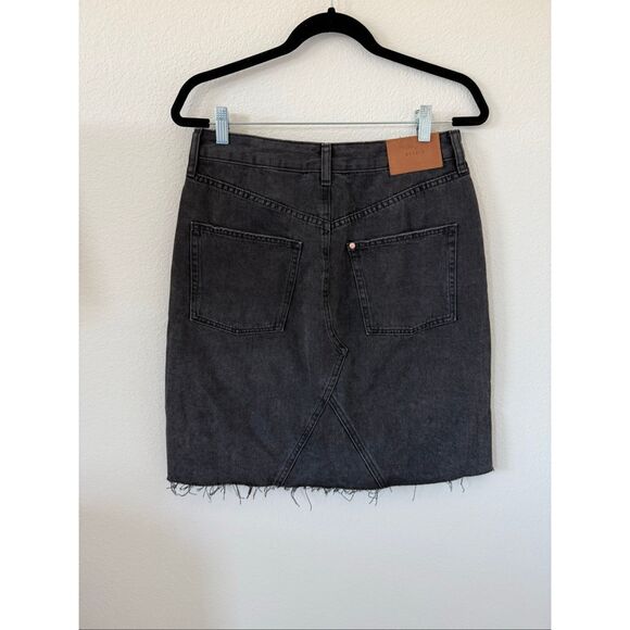 EUC H&M Black Denim Skirt, size: M - Picture 4 of 7